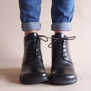 Vintage 90s / Y2K Nine West Lace Up Chunky Heel Booties